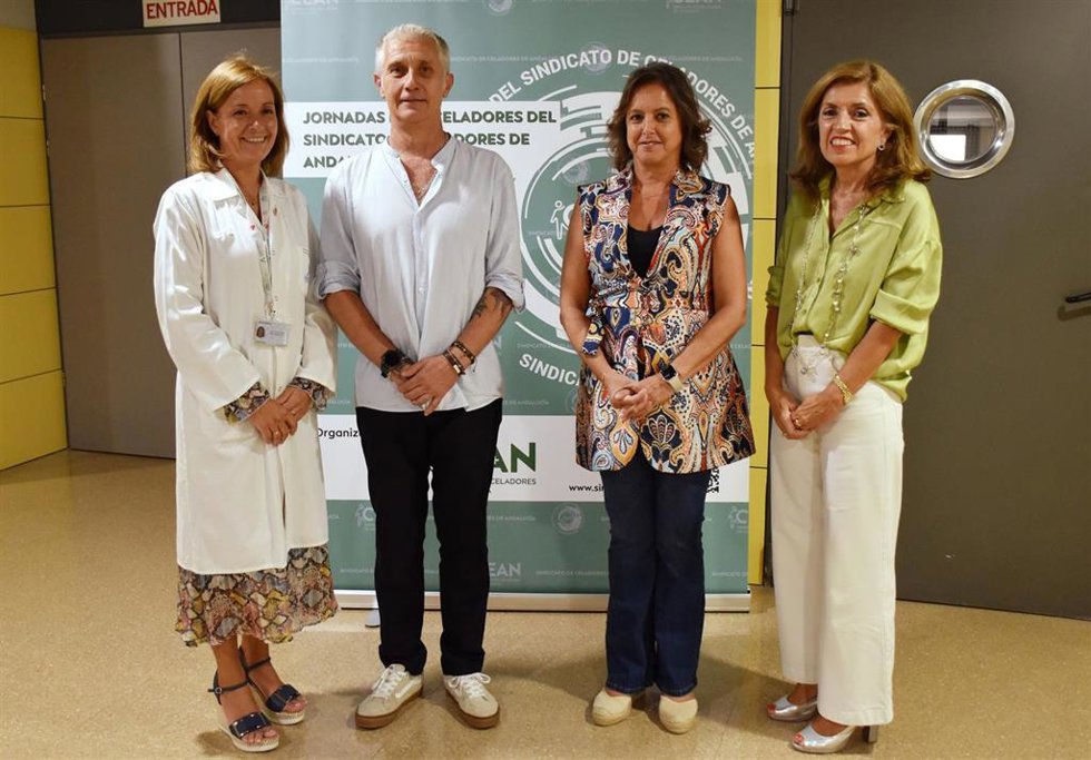 Catalina García (2dcha.), en la clausura de las II Jornadas de Celadores de Andalucía.