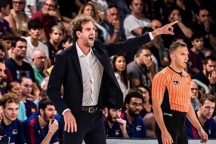 Roger Grimau, Head coach of Fc Barcelona gestures during the ACB Liga Endesa, match played between FC Barcelona and Joventut Badalona at Palau Blaugrana on September 24, 2023 in Barcelona, Spain.