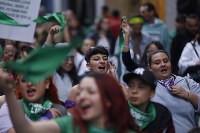 BOGOTÁ. Septiembre 28 de 2023. Así avanza la marcha por el día internacional del aborto libre en Bogotá. (Colprensa - Lina Gasca )