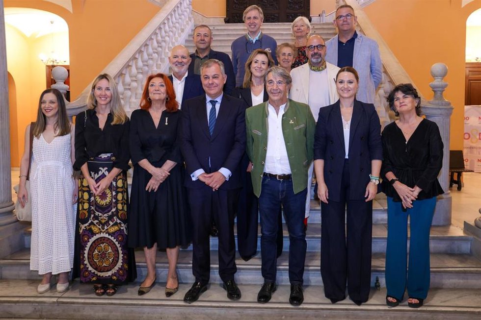 Sanz recibe en el Ayuntamiento a los principales protagonistas de la primera edición de Hay Fórum