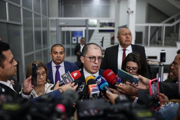 BOGOTÁ, 9 de agosto de 2023.- El Fiscal Francisco Barbosa sostuvo una reunión con el Ministro de Defensa Iván Velásquez y la cúpula militar y policial debido al supuesto plan para atentar contra su vida por parte de la guerrilla del ELN. (Colprensa-John