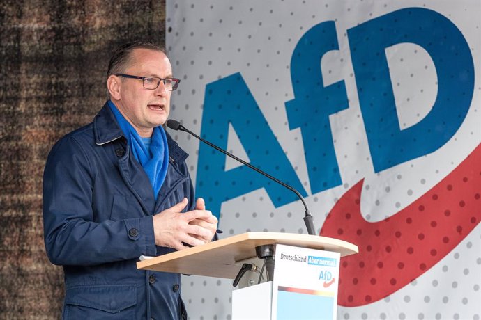 Archivo - 16 April 2023, Brandenburg, Cottbus: Tino Chrupalla, Chairman of the Alternative for Germany (AfD), speaks at an event held by the AfD Brandenburg and registered as a "peace demonstration" on Cottbus' Oberkirch square. Photo: Frank Hammerschmidt