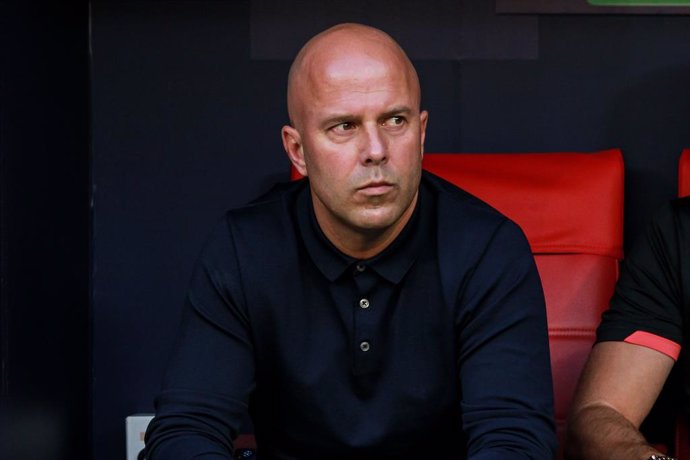 Arne Slot, head coach of Feyenoord, looks on during the UEFA Champions League, Group E, football match played between Atletico de Madrid and Feyenoord Rotterdam at Civitas Metropolitano Stadium on October 04, 2023, in Madrid, Spain.