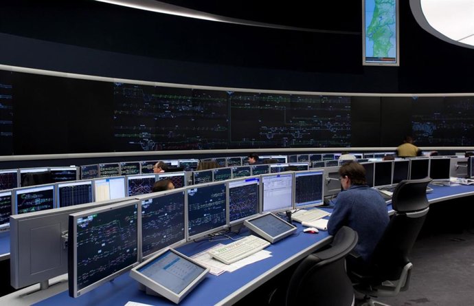 Archivo - Thales entabla negociaciones exclusivas para vender su actividad ferroviaria a Hitachi Rail