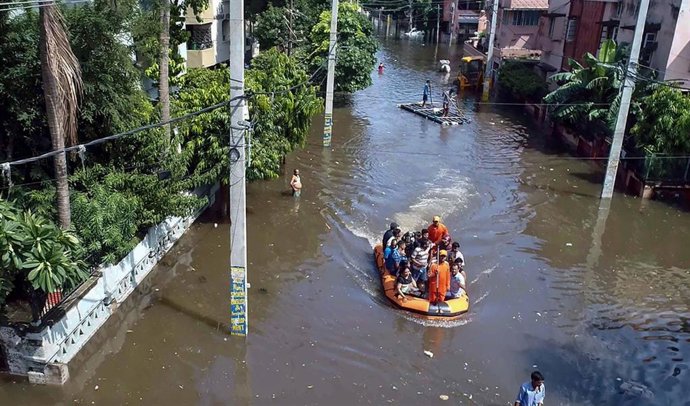 Archivo - Imagen de archivo de operaciones de rescate por inundaciones en India