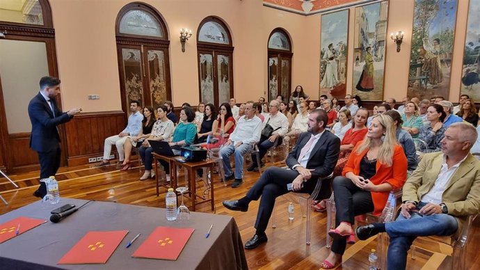 El responsable de la Asesoría Laboral de Hefame, Sergio García-Prieto, ofrece la charla en el Casino de Murcia