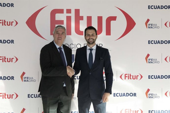 El ministro de Turismo de Ecuador, Niels Olsen, junto al presidente del Comité Ejecutivo de Ifema Madrid, José Vicente de los Mozos.