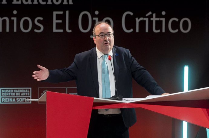 Archivo - El ministro de Cultura y Deporte, Miquel Iceta, interviene en la XXXIII edición de los Premios El Ojo Crítico de RNE, en el Museo Reina Sofía, a 5 de junio de 2023, en Madrid (España).