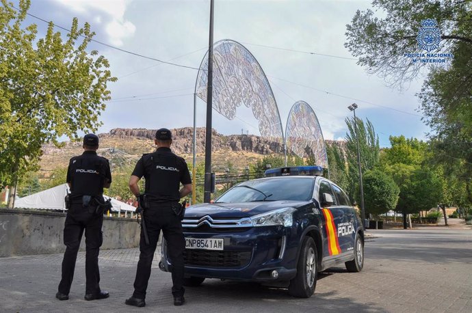 Archivo - Agentes de Policía Nacional de Puertollano