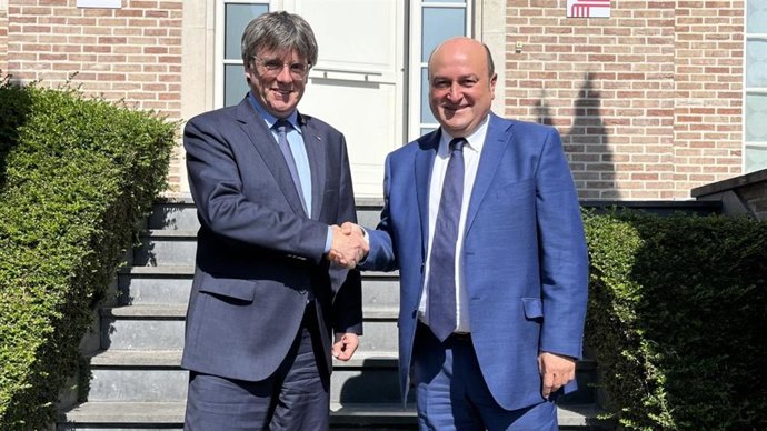 El presidente del EBB del PNV, Andoni Ortuzar, y el expresident Carles Puigdemont
