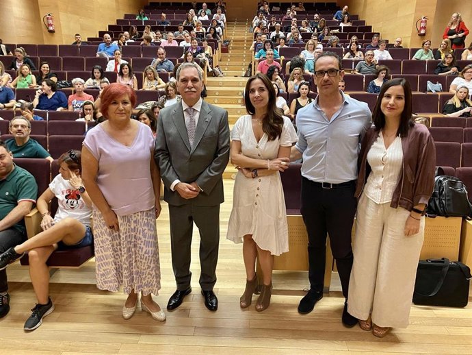 Viso (segundo por la izda.) en el inicio al curso formativo del Centro del Profesorado.