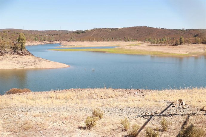 Archivo - Vista general del Pantano de Aznalcóllar, a 29 de agosto de 2023 en Sevilla (Andalucía, España). La Diputación de Sevilla ha convocado para este martes una sesión de la Mesa Provincial de la Sequía con el fin de evaluar la situación hidrológic