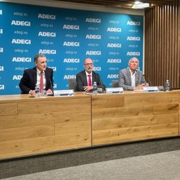Presentación de la última encuesta de coyuntura de Adegi por Ayerza, Junkera y Sasigain.