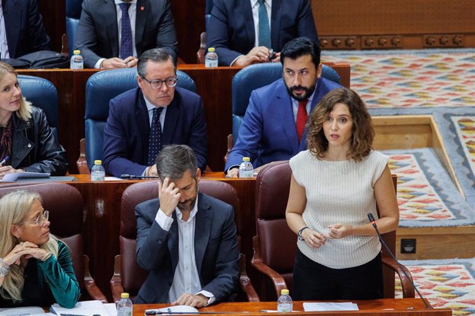 La presidenta de la Comunidad de Madrid, Isabel Díaz Ayuso, interviene durante una sesión plenaria de la Asamblea de Madrid, a 5 de octubre de 2023, en Madrid (España). 