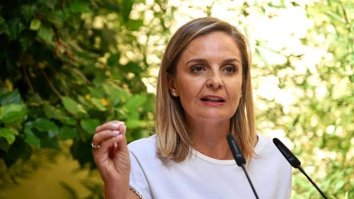 La portavoz del Partido Popular de Andalucía, Maribel Torregrosa, este jueves en rueda de prensa.