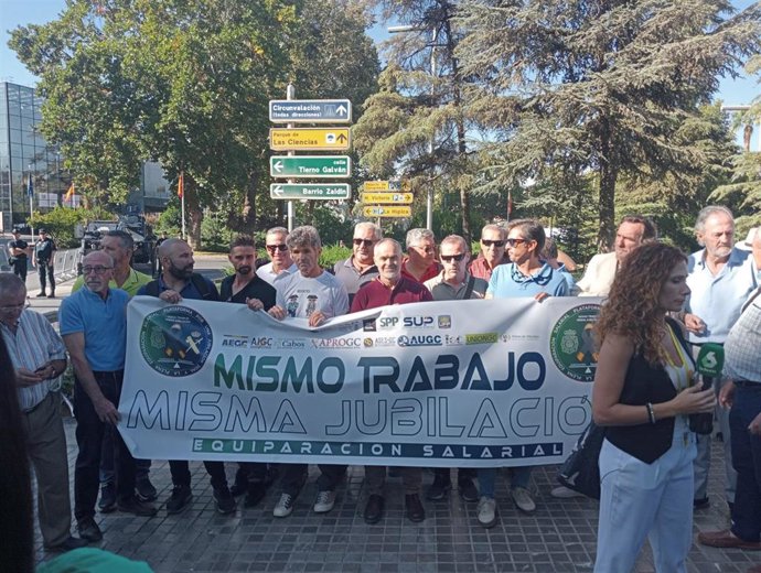 Concentración de la plataforma por una jubilación digna y la plena equiparación salarial de policías y guardias civiles.