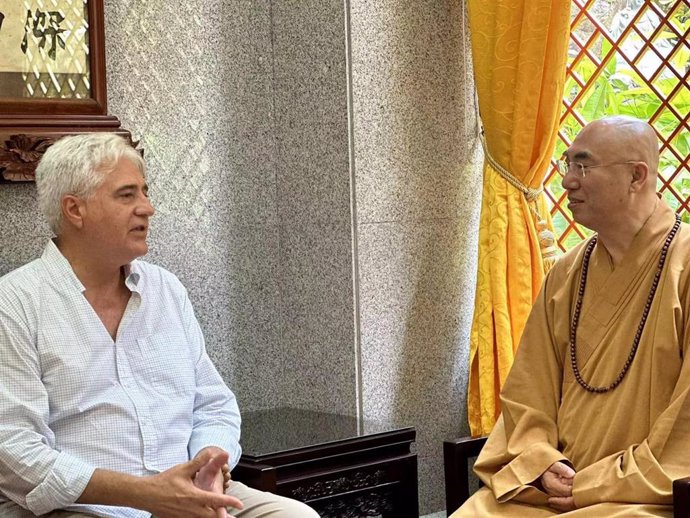 El presidente de la Fundación Lumbini Garden en su último viaje a países asiáticos para difundir el proyecto Gran Buddha de Cáceres