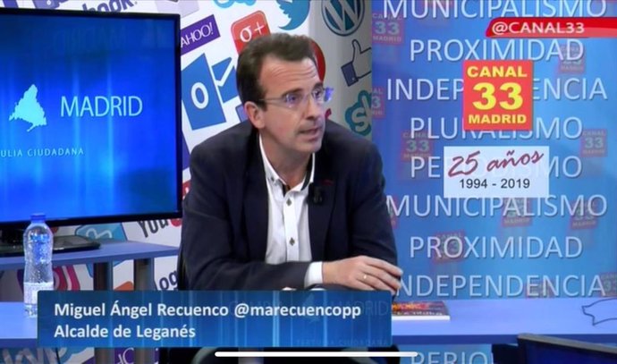 El alcalde de Leganés, Miguel Ángel Recuenco, durante la entrevista en Canal 33 TV