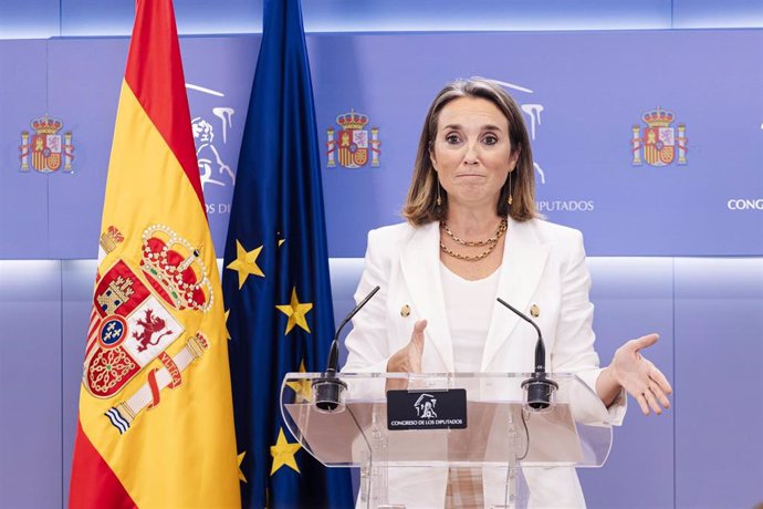 La portavoz del PP en el Congreso, Cuca Gamarra, en una rueda de prensa