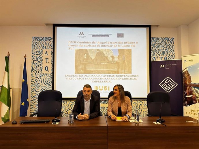 La Diputación informa a emprendedores y empresarios de Antequera sobre ayudas para mejorar sus negocios