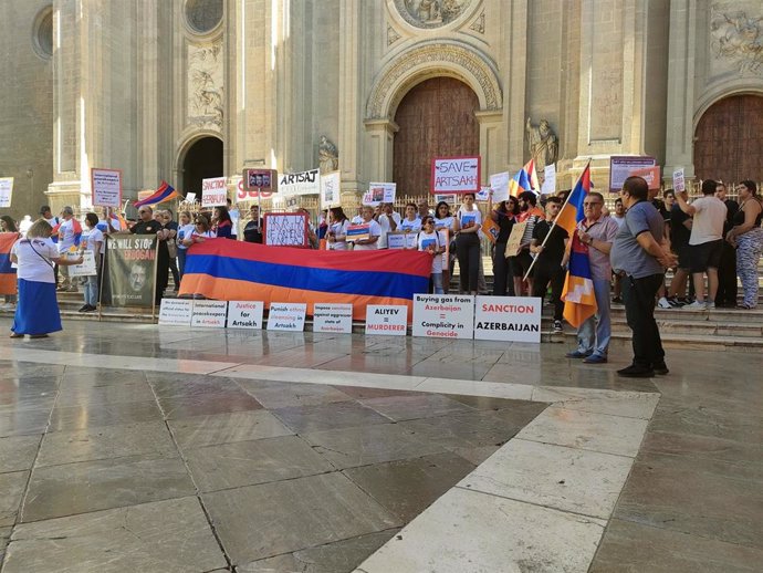 Concentración organizada por la iniciativa Europeos por Artsakh con motivo de la Cumbre de la UE en Granada