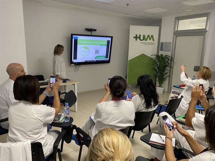 Participantes de uno de los seminarios web de innovación e investigación en cuidados del Macarena.