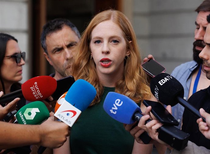 La secretaria Organización de Podemos y secretaria de Estado de Agenda 2030, Lilith Verstrynge, atiende a medios en el Congreso de los Diputados, a 5 de octubre de 2023, en Madrid (España).