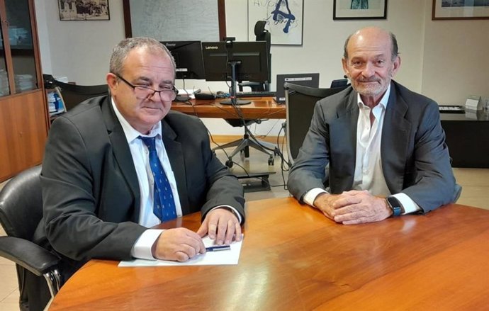 Reunión del viceconsejero de Industria del Principado de Asturias, Isaac Pola, y el presidente del Grupo Zima, Miguel Zorita.