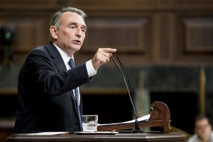 El portavoz parlamentario de Izquierda Unida y diputado del Grupo Plurinacional Sumar, Enrique Santiago, interviene durante la primera sesión del debate de investidura del líder del PP, en el Congreso de los Diputados, a 26 de septiembre de 2023, en Mad