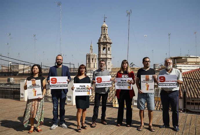 Representantes de las distintas entidades que conforman la la Comissió 9 d'Octubre 