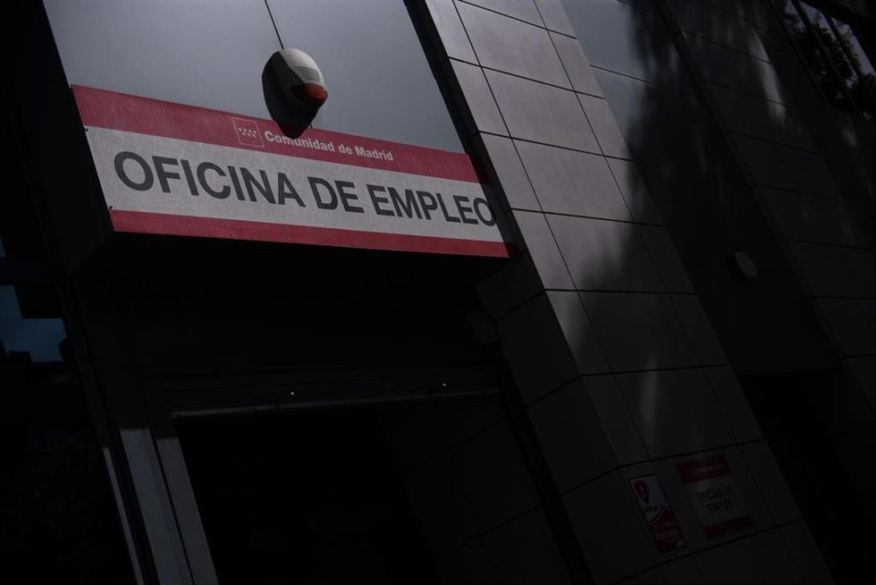 Fachada de una oficina del SEPE, a 3 de octubre de 2023, en Madrid (España).  
