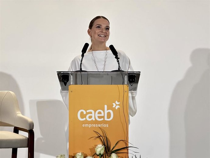 La presidenta del Govern, Marga Prohens, durante la gala de la CAEB