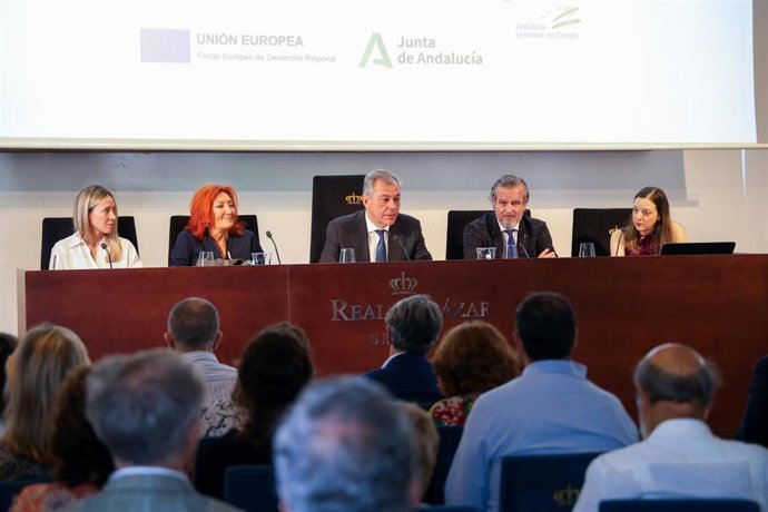 El alcalde de Sevilla en el acto de inauguración de Hay Fórum en el Alcázar.
