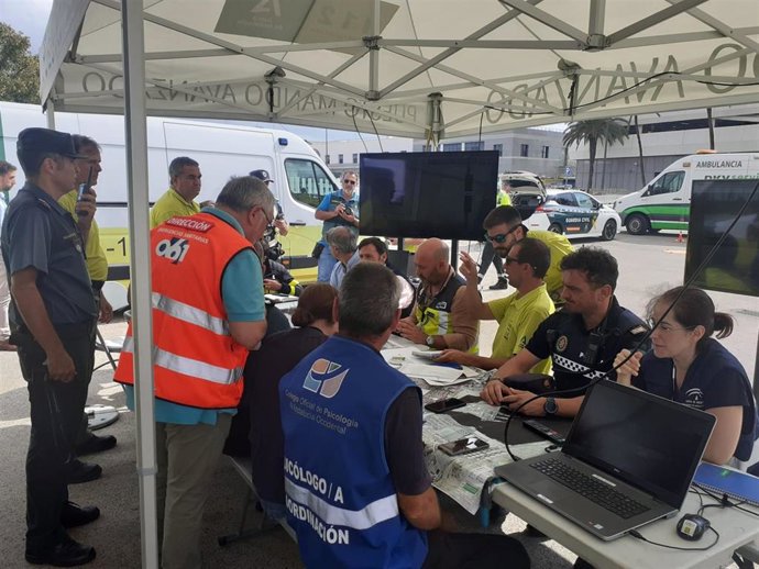Profesionales en el simulacro de accidente aéreo en Algeciras.