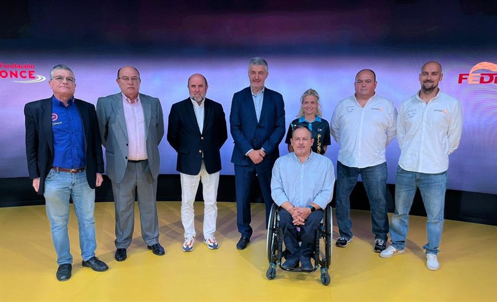 Foto de familia tras la presentación de la temporada 23-24 de la Liga BSR España Trofeo Fundación ONCE