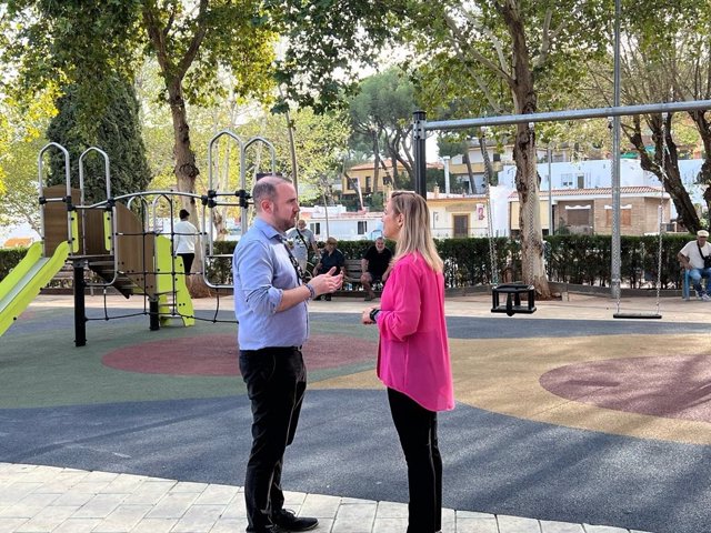 La alcaladesa de Alcalá de Gudaíra, Ana Isabel Jiménez, ha visitado los trabajos de la zona Sur.