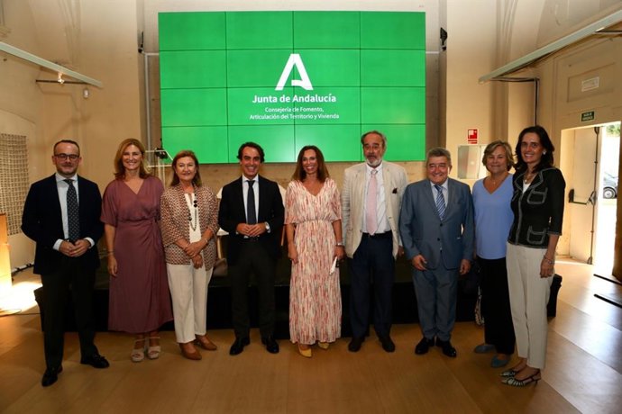 La consejera de Fomento, Articulación del Territorio y Vivienda, Rocío Díaz, clausura el encuentro 'La arquitectura española a Medio Plazo'