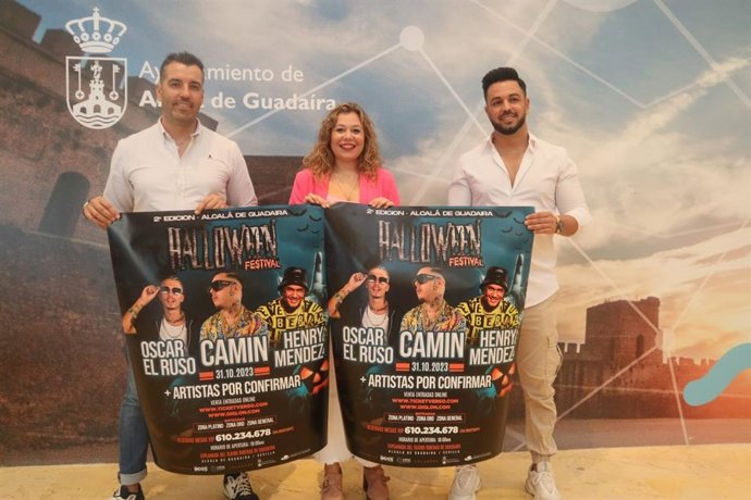 La delegada de Juventud, Paula Fuster, ha presentado el programa con los promotores del evento.