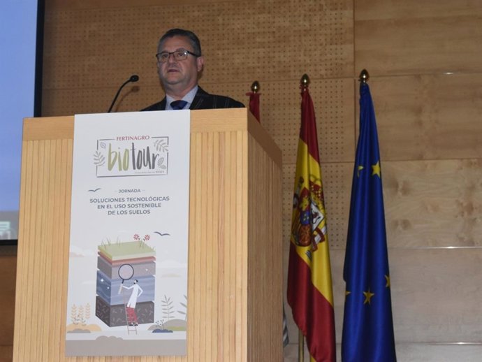 El consejero de Agricultura, Ganadería y Desarrollo Rural, Gerardo Dueñas, en la jornada 'Soluciones tecnológicas en el uso sostenible de los suelos' celebrada en Valladolid.