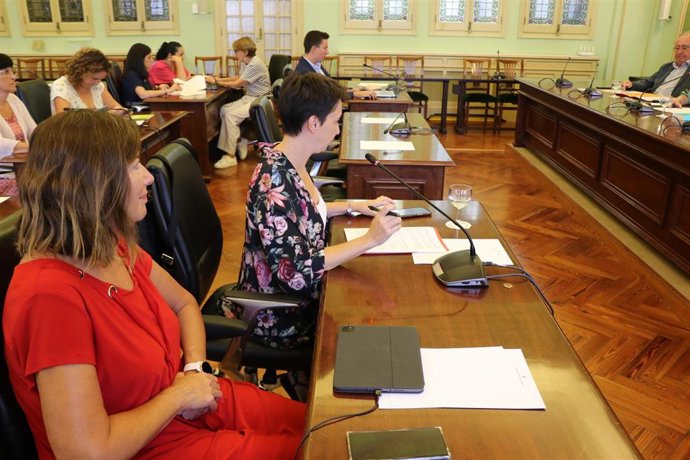 El Parlament se suma a una iniciativa europea para visibilizar la presencia de mujeres expertas en espacios públicos.