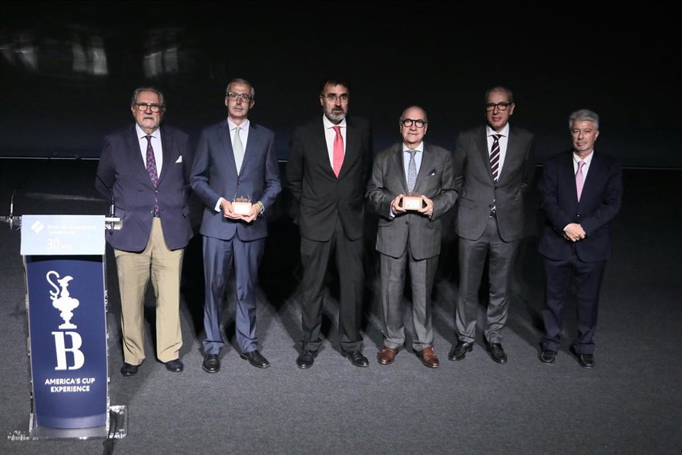 (I-D) Xavier Vidal (Associació D'empreses Estibadores), Josep Carles Llagostera (Aduana de Barcelona), Lluís Salvadó (Puerto de Barcelona), José Miguel Masiques (Empreses Masiques), José Alberto Carbonell (Puerto) y Manel Galán (Consejo Rector)