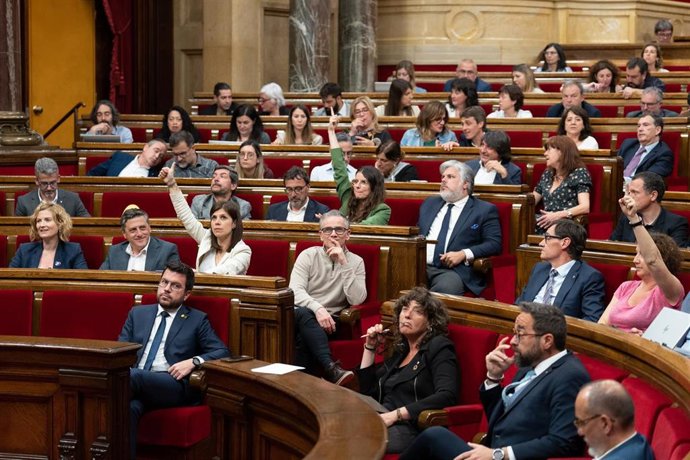 Archivo - Votación de la proposición de ley de Junts sobre sequía en el pleno del Parlament.