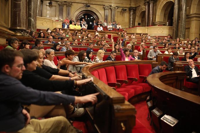 Votación en el pleno del Parlament