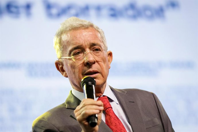 Archivo - Colombia.- Fiscalía Cita A Álvaro Uribe Por Calumnia Contra Daniel Coronell