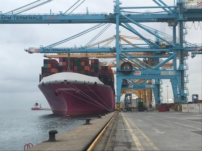 Archivo - El 'One Millau operó el viernes en el Puerto de Barcelona (Imagen de archivo)