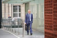 Urkullu atribuye los "deplorables" ataques al monolito y la tumba de Buesa a "grupúsculos" que reivindican la violencia