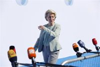 Von der Leyen dice que es la UE "y no las mafias" quienes deben decidir qué migrantes entran en Europa