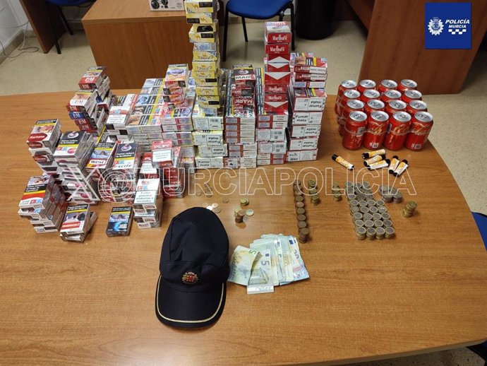 La Policía Local de Murcia recupera 399 cajetillas de tabaco que habían sido sustraídas de un estanco situado en la pedanía de Zeneta