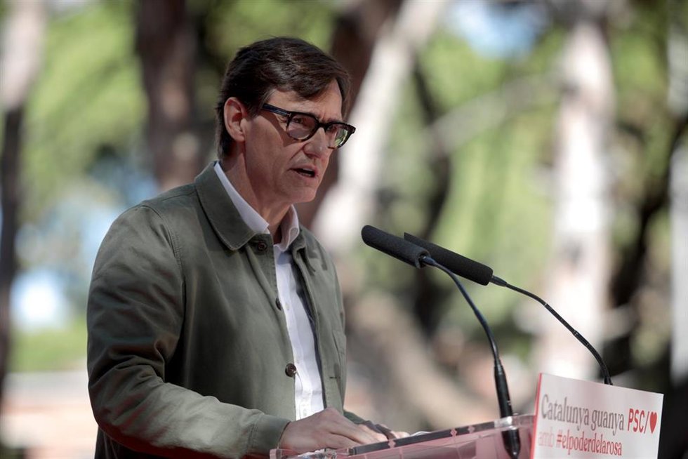 El líder del PSC, Salvador Illa, interviene durante la Festa de la Rosa del PSC, en la Pineda de Gav, a 24 de septiembre de 2023, en Gav, Barcelona, Catalunya (España)
