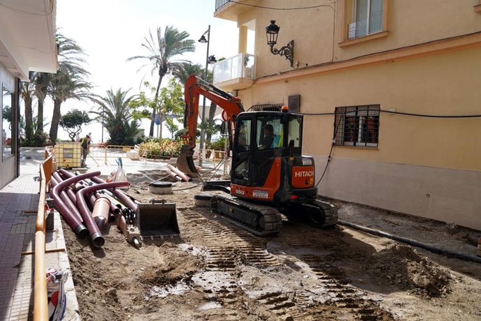 El Ayuntamiento amplía el proyecto 'Estepona, Jardín de la Costa del Sol' a las calles La Nave y Delfín